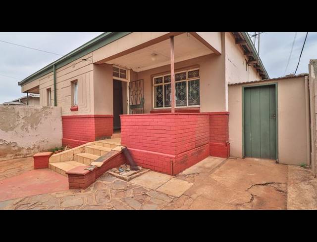 4 BEDROOM HOUSE FOR SALE IN BEZUIDENHOUT VALLEY
